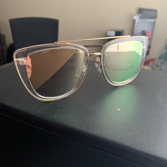 Quay Australia Accessories - NWOT Quay Cat eye clear/light pink sunglasses